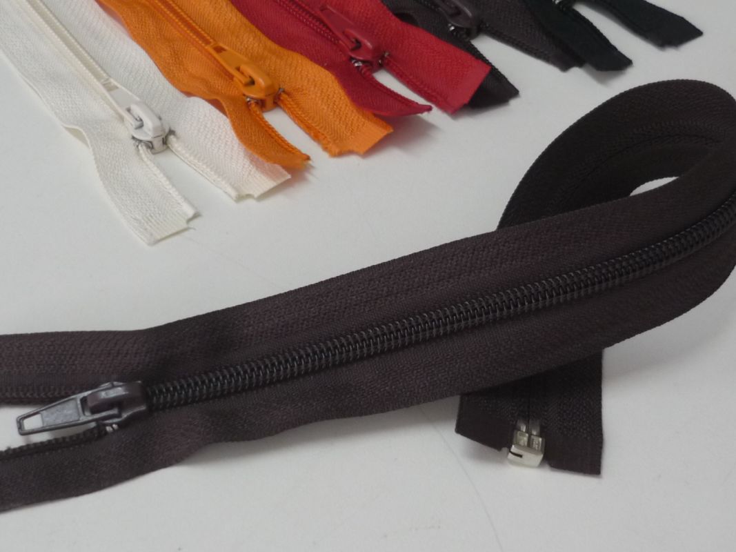 Spirálový zip 5mm dělitelný d. 30 cm - hnědý