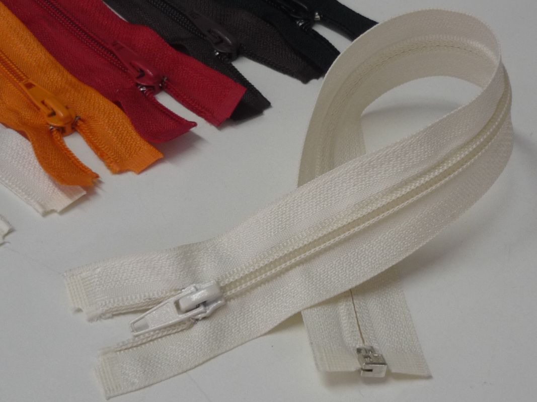 Spirálový zip 5mm dělitelný d. 30 cm - smetanová