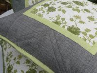 Povlak na polštář-plazivé květy (sv. zelený lem)