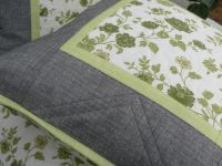 Povlak na polštář-plazivé květy (sv. zelený lem)