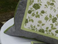 Povlak na polštář-plazivé květy (tm. zelený lem)