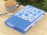 Nastavitelný obal na knihu -modré květy..... Nastavitelný obal na knihu -modré květy.....