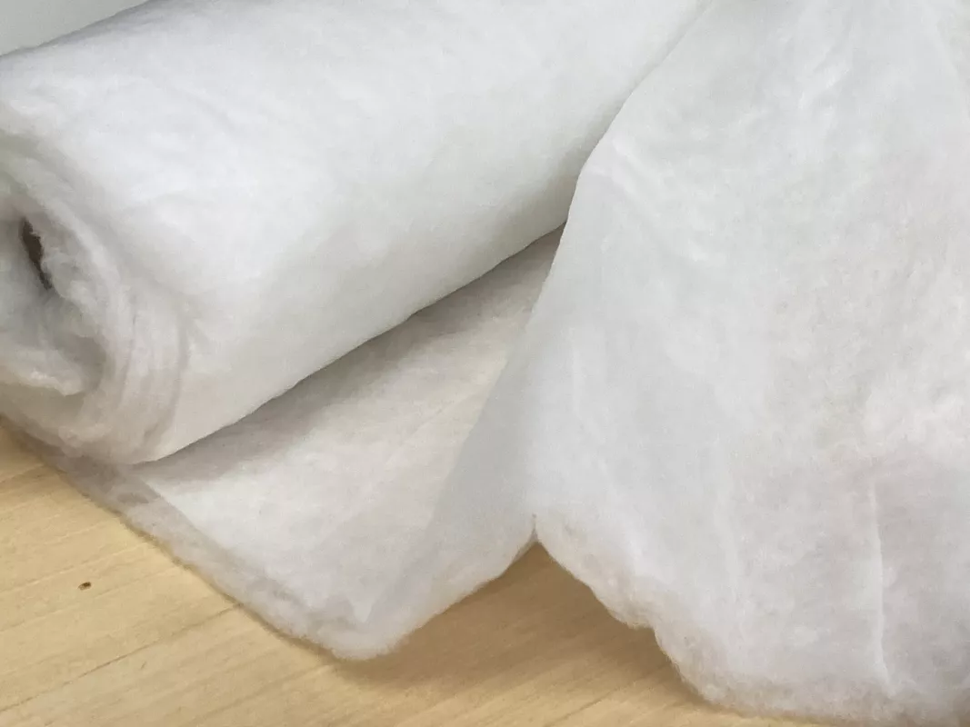 Hlazený vatelín - oteplovací rouno 120 g/ m2 dovoz EU