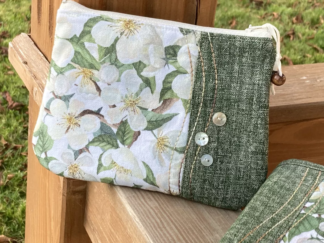 Kosm. taška, pouzdro -jabloňové květy s perletí...