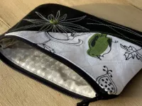 Kosm. taška, pouzdro -ptáček a vyšívaný květ... Kosm. taška, pouzdro -ptáček a vyšívaný květ...