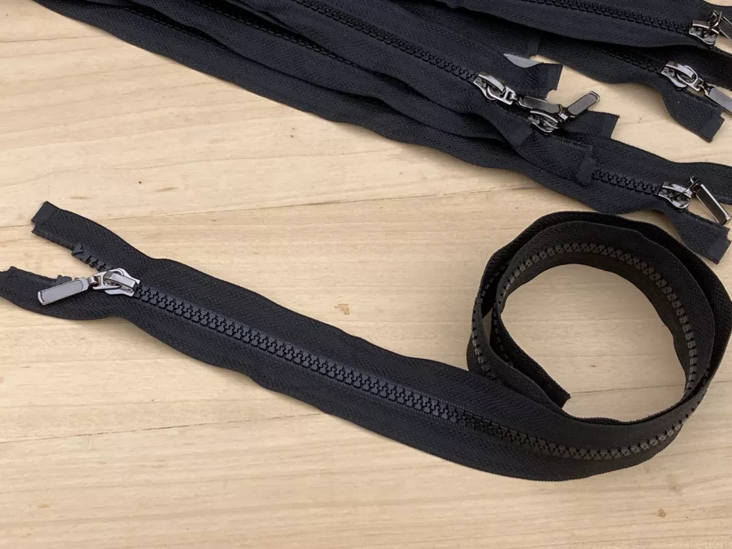 Kostěný zip dělitelný s ozdobným jezdcem - 90 cm