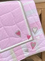 Malá patchworková deka - kytičky a srdíčka....