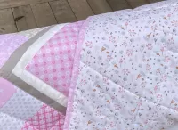 Malá patchworková deka - kytičky a srdíčka....