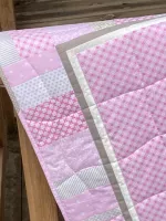 Malá patchworková deka - kytičky a srdíčka....