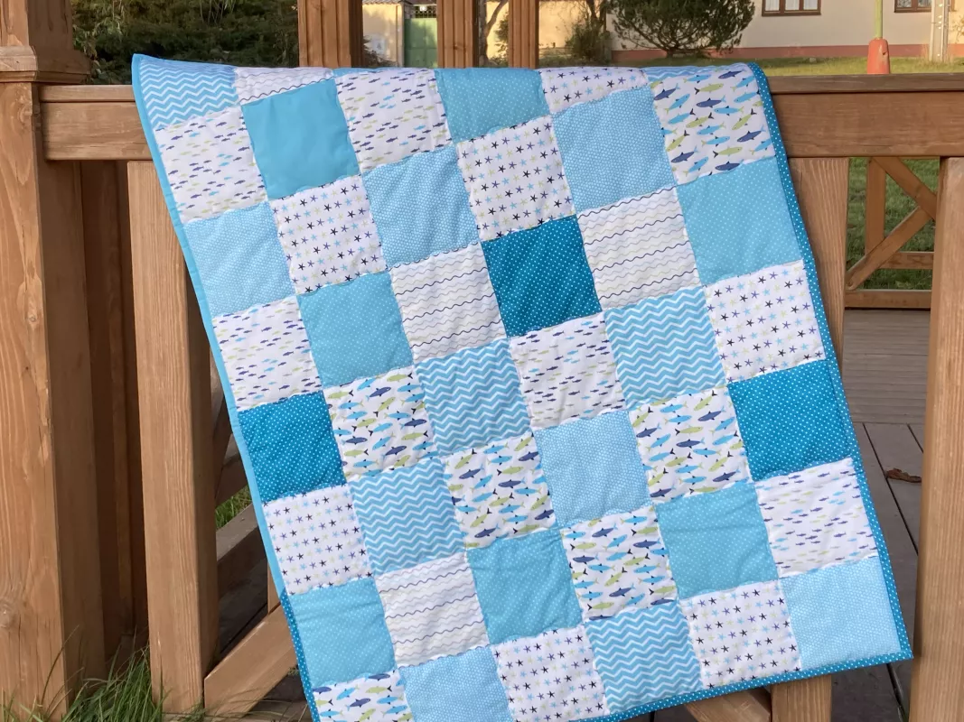 Malá patchworková deka - ryby a vlnky....