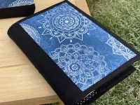 Nastavitelný obal na knihu - mandaly na modré....