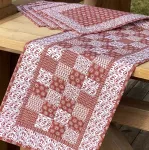 Patchworkový středový ubrus - čtverečky grenat....