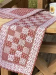 Patchworkový středový ubrus - čtverečky grenat....