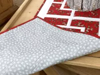 Patchworkový středový ubrus -jmelí na červené....