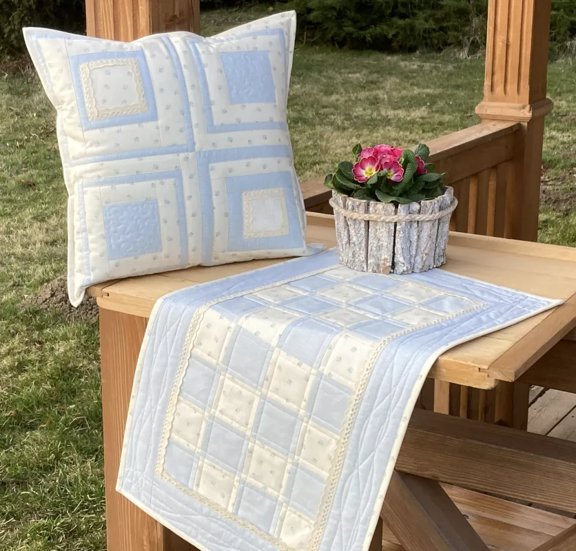 Patchworkový středový ubrus- proužky s krajkou....