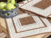 Patchworkový středový ubrus-vanilka se skořicí.... Patchworkový středový ubrus-vanilka se skořicí....