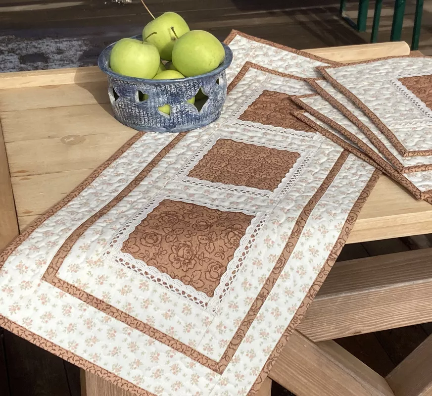 Patchworkový středový ubrus-vanilka se skořicí....