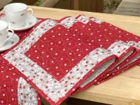 Prostírání - kytičky na červené....