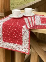 Středový ubrus (běhoun) - kytičky na červené....