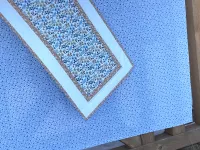 Ubrus - modré kytičky....