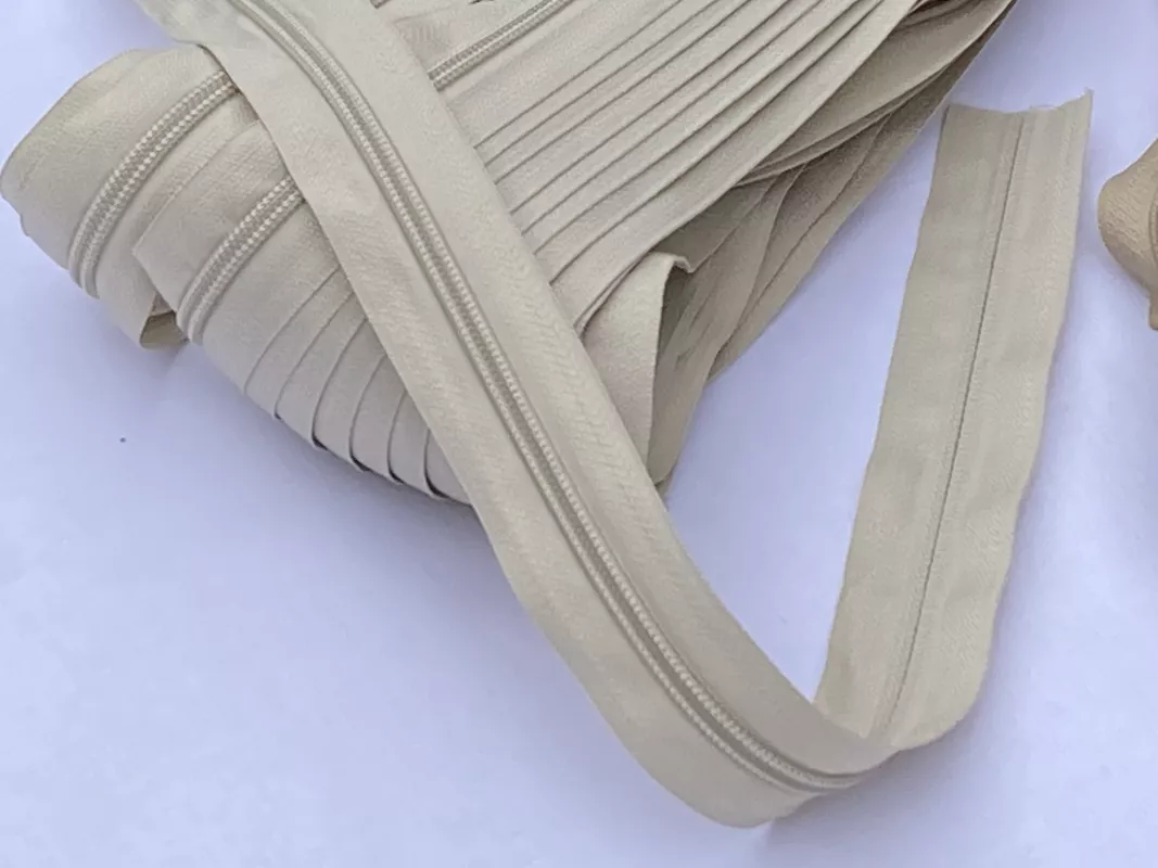 Zip spirálový 5 mm metráž - krémová (307)