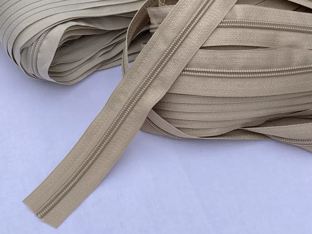 Zip spirálový 5 mm metráž - přírodní hnědá(308)